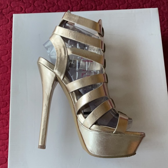 JustFab Women’s Gold Heels Worn only once - Picture 3 of 5
